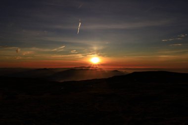 Serra da Estrela Doğal Parkı, Portekiz 'in kuzeyinde, Guarda ve Castelo Branco bölgelerinde yer almaktadır..