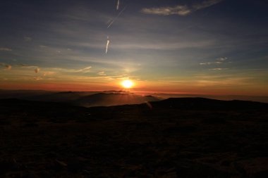 Serra da Estrela Doğal Parkı, Portekiz 'in kuzeyinde, Guarda ve Castelo Branco bölgelerinde yer almaktadır..