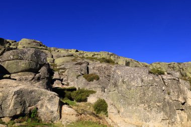 Serra da Estrela Doğal Parkı, Portekiz 'in kuzeyinde, Guarda ve Castelo Branco bölgelerinde yer almaktadır..