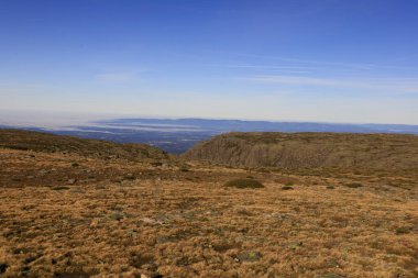 Serra da Estrela Doğal Parkı, Portekiz 'in kuzeyinde, Guarda ve Castelo Branco bölgelerinde yer almaktadır..