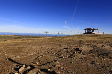 Serra da Estrela Doğal Parkı, Portekiz 'in kuzeyinde, Guarda ve Castelo Branco bölgelerinde yer almaktadır..