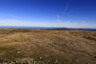 Serra da Estrela Doğal Parkı, Portekiz 'in kuzeyinde, Guarda ve Castelo Branco bölgelerinde yer almaktadır..