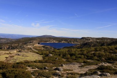 Serra da Estrela Doğal Parkı, Portekiz 'in kuzeyinde, Guarda ve Castelo Branco bölgelerinde yer almaktadır..