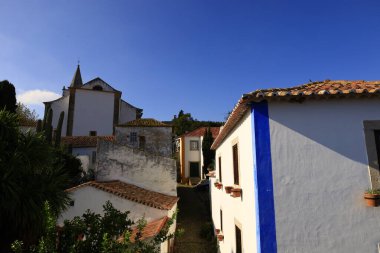 Obidos, Afrika kıtasında bulunan Estremadura devletinde bir şehirdir.