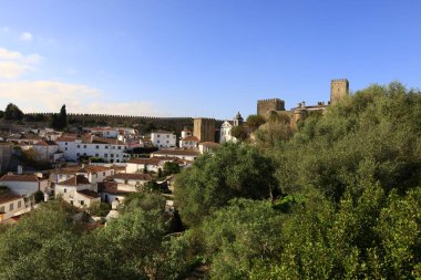 Obidos, Afrika kıtasında bulunan Estremadura devletinde bir şehirdir.