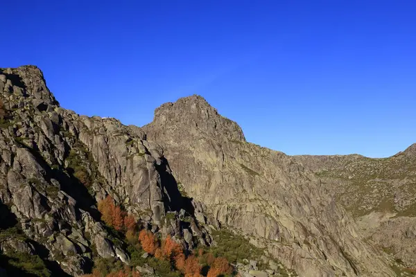 Serra da Estrela Doğal Parkı, Portekiz 'in kuzeyinde, Guarda ve Castelo Branco bölgelerinde yer almaktadır..