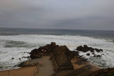 Portekiz 'in batı kıyısındaki Alentejo bölgesine bakın.