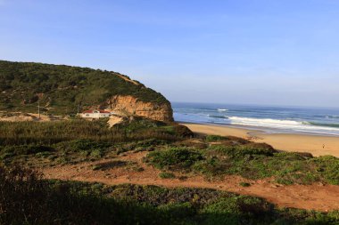 Portekiz 'in batı kıyısındaki Alentejo bölgesine bakın.