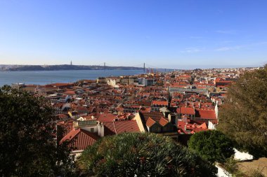 Lizbon 548,703 nüfusuyla Portekiz 'in başkenti ve en büyük şehridir.