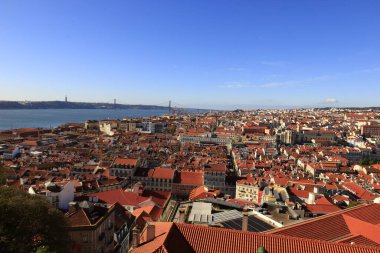 Lizbon 548,703 nüfusuyla Portekiz 'in başkenti ve en büyük şehridir.