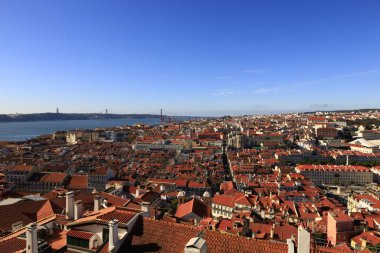 Lizbon 548,703 nüfusuyla Portekiz 'in başkenti ve en büyük şehridir.