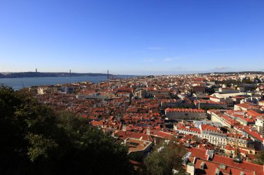 Lizbon 548,703 nüfusuyla Portekiz 'in başkenti ve en büyük şehridir.