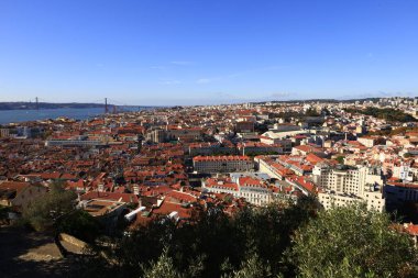 Lizbon 548,703 nüfusuyla Portekiz 'in başkenti ve en büyük şehridir.