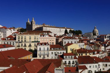 Lizbon 548,703 nüfusuyla Portekiz 'in başkenti ve en büyük şehridir.