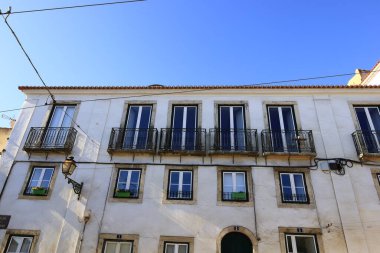 Lizbon 548,703 nüfusuyla Portekiz 'in başkenti ve en büyük şehridir.