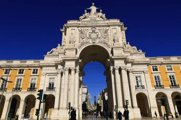 Lizbon 548,703 nüfusuyla Portekiz 'in başkenti ve en büyük şehridir.