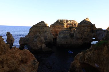 Ponta da Piedade, Portekiz 'in Algarve bölgesinde Lagos kasabasının kıyı şeridi boyunca bir grup kaya oluşumunun yer aldığı bir burundur.