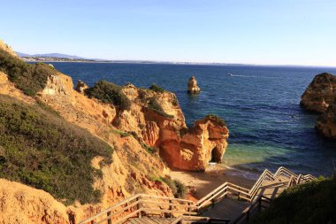 Ponta da Piedade, Portekiz 'in Algarve bölgesinde Lagos kasabasının kıyı şeridi boyunca bir grup kaya oluşumunun yer aldığı bir burundur.