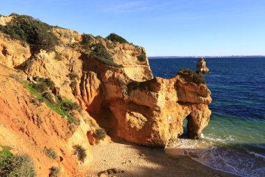 Ponta da Piedade, Portekiz 'in Algarve bölgesinde Lagos kasabasının kıyı şeridi boyunca bir grup kaya oluşumunun yer aldığı bir burundur.