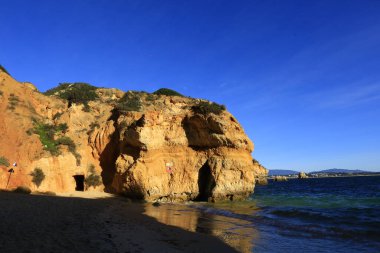 Ponta da Piedade, Portekiz 'in Algarve bölgesinde Lagos kasabasının kıyı şeridi boyunca bir grup kaya oluşumunun yer aldığı bir burundur.