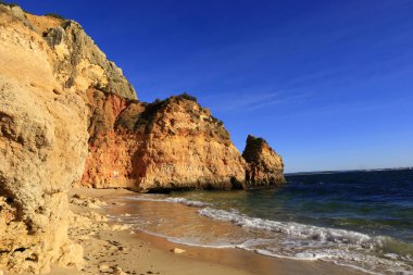 Ponta da Piedade, Portekiz 'in Algarve bölgesinde Lagos kasabasının kıyı şeridi boyunca bir grup kaya oluşumunun yer aldığı bir burundur.