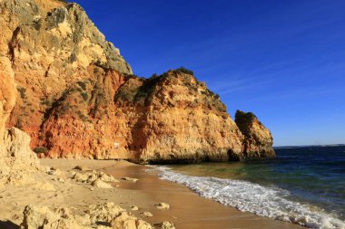 Ponta da Piedade, Portekiz 'in Algarve bölgesinde Lagos kasabasının kıyı şeridi boyunca bir grup kaya oluşumunun yer aldığı bir burundur.
