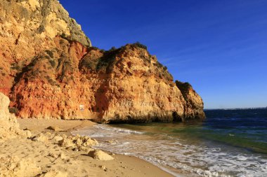Ponta da Piedade, Portekiz 'in Algarve bölgesinde Lagos kasabasının kıyı şeridi boyunca bir grup kaya oluşumunun yer aldığı bir burundur.