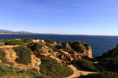 Ponta da Piedade, Portekiz 'in Algarve bölgesinde Lagos kasabasının kıyı şeridi boyunca bir grup kaya oluşumunun yer aldığı bir burundur.