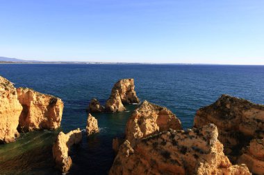 Ponta da Piedade, Portekiz 'in Algarve bölgesinde Lagos kasabasının kıyı şeridi boyunca bir grup kaya oluşumunun yer aldığı bir burundur.