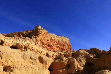 Portekiz 'in güneyinde yer alan bir idari bölge olan Algarve sahili manzarası