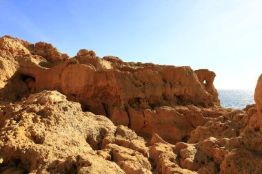 Portekiz 'in güneyinde yer alan bir idari bölge olan Algarve sahili manzarası