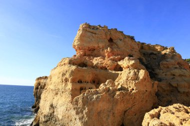Portekiz 'in güneyinde yer alan bir idari bölge olan Algarve sahili manzarası