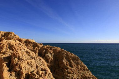 Portekiz 'in güneyinde yer alan bir idari bölge olan Algarve sahili manzarası