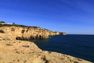 Portekiz 'in güneyinde yer alan bir idari bölge olan Algarve sahili manzarası