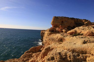 Portekiz 'in güneyinde yer alan bir idari bölge olan Algarve sahili manzarası