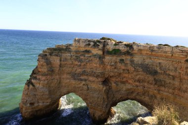 Portekiz 'in güneyinde yer alan bir idari bölge olan Algarve sahili manzarası