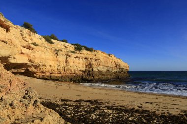 Portekiz 'in güneyinde yer alan bir idari bölge olan Algarve sahili manzarası