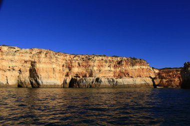 Portekiz 'in güneyinde yer alan bir idari bölge olan Algarve sahili manzarası