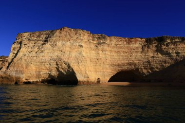 Portekiz 'in güneyinde yer alan bir idari bölge olan Algarve sahili manzarası