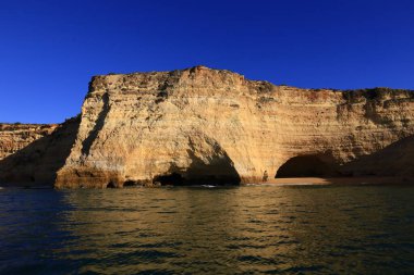 Portekiz 'in güneyinde yer alan bir idari bölge olan Algarve sahili manzarası