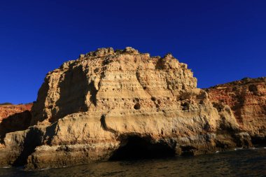 Portekiz 'in güneyinde yer alan bir idari bölge olan Algarve sahili manzarası