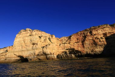 Portekiz 'in güneyinde yer alan bir idari bölge olan Algarve sahili manzarası
