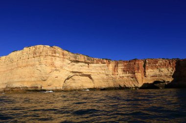 Portekiz 'in güneyinde yer alan bir idari bölge olan Algarve sahili manzarası
