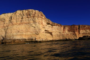 Portekiz 'in güneyinde yer alan bir idari bölge olan Algarve sahili manzarası