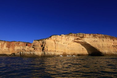 Portekiz 'in güneyinde yer alan bir idari bölge olan Algarve sahili manzarası