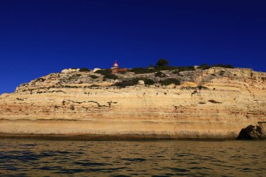 Portekiz 'in güneyinde yer alan bir idari bölge olan Algarve sahili manzarası