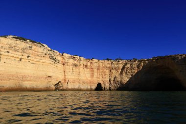 Portekiz 'in güneyinde yer alan bir idari bölge olan Algarve sahili manzarası
