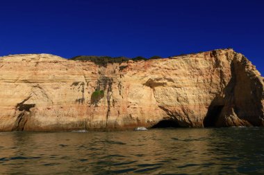 Portekiz 'in güneyinde yer alan bir idari bölge olan Algarve sahili manzarası