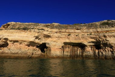 Portekiz 'in güneyinde yer alan bir idari bölge olan Algarve sahili manzarası