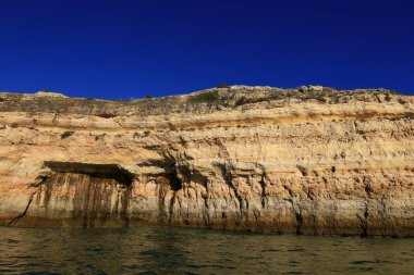 Portekiz 'in güneyinde yer alan bir idari bölge olan Algarve sahili manzarası